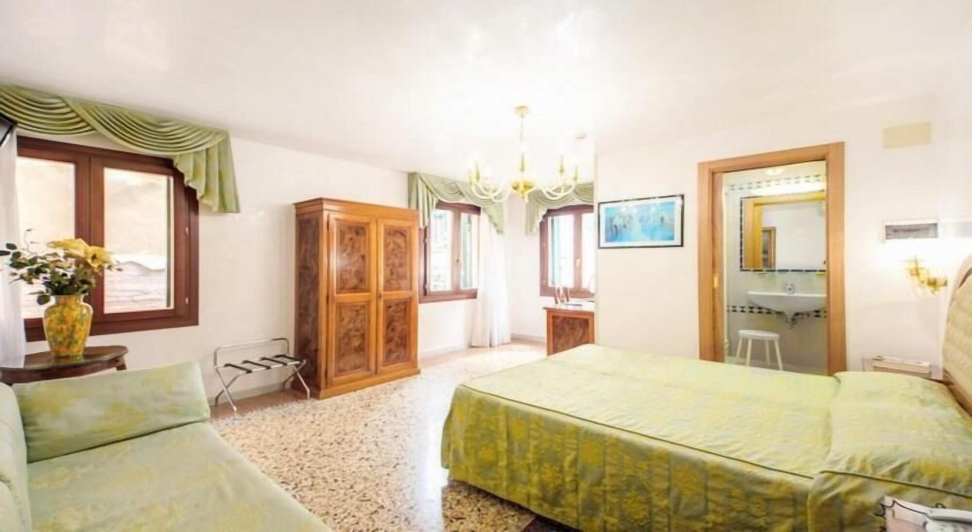 Hotel Antica Casa Carettoni à Venise Extérieur photo