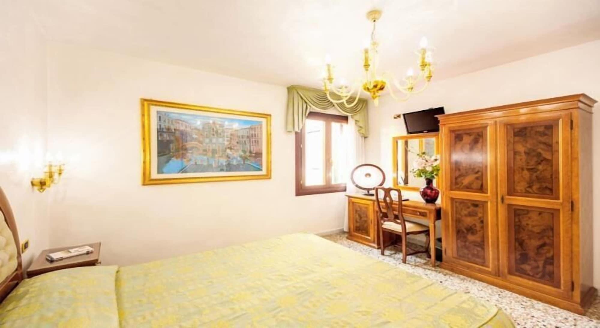 Hotel Antica Casa Carettoni à Venise Extérieur photo