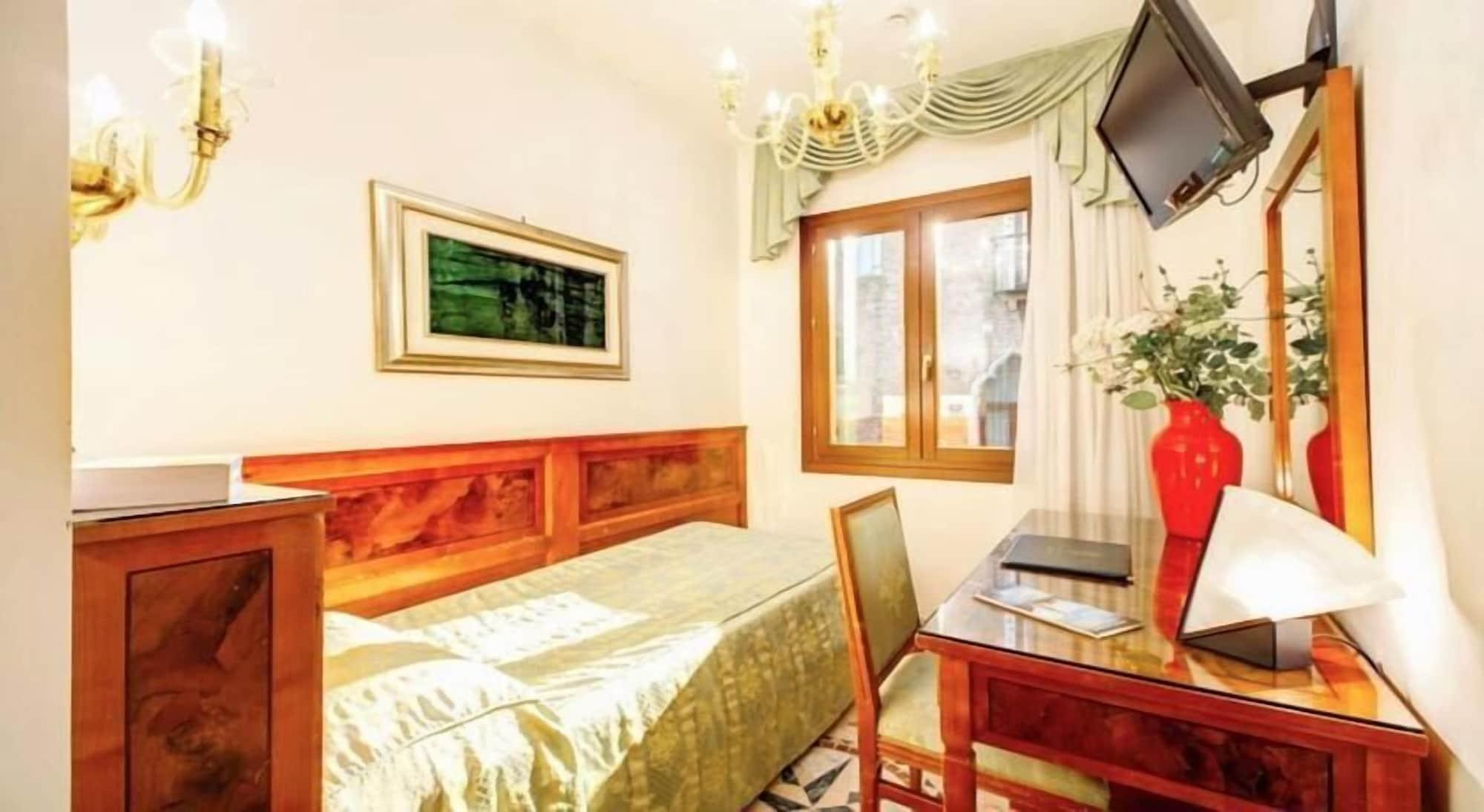 Hotel Antica Casa Carettoni à Venise Extérieur photo