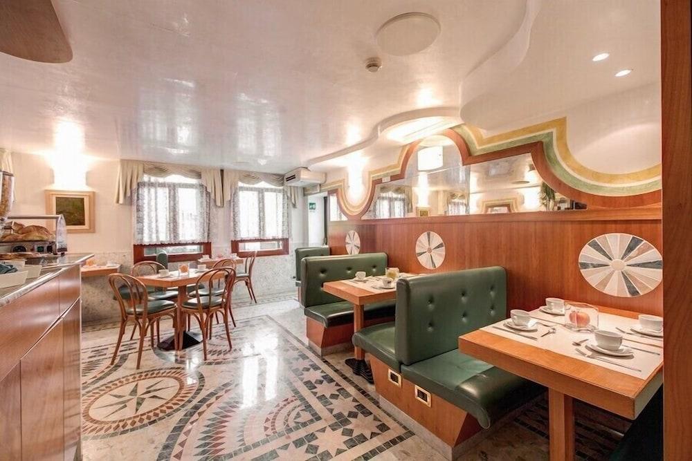 Hotel Antica Casa Carettoni à Venise Extérieur photo
