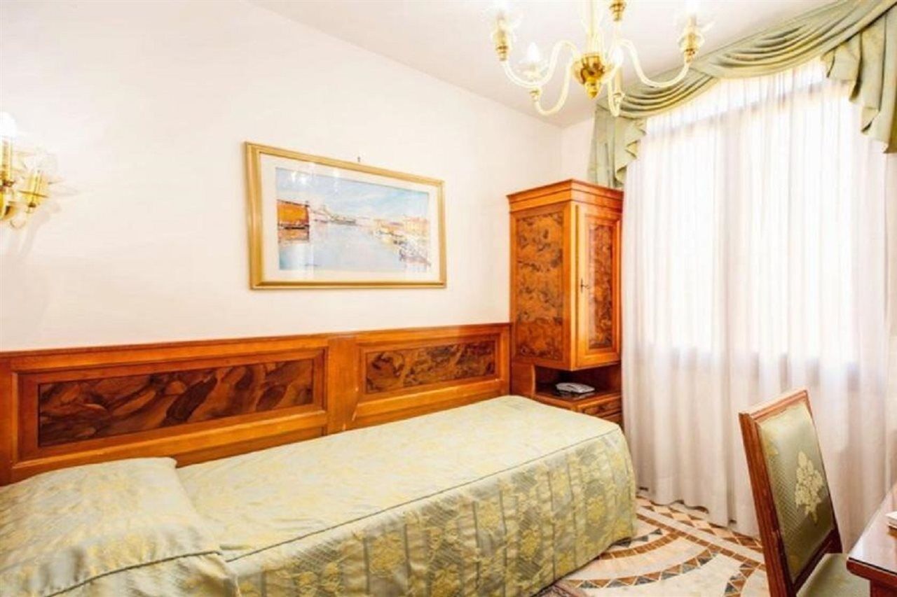 Hotel Antica Casa Carettoni à Venise Extérieur photo